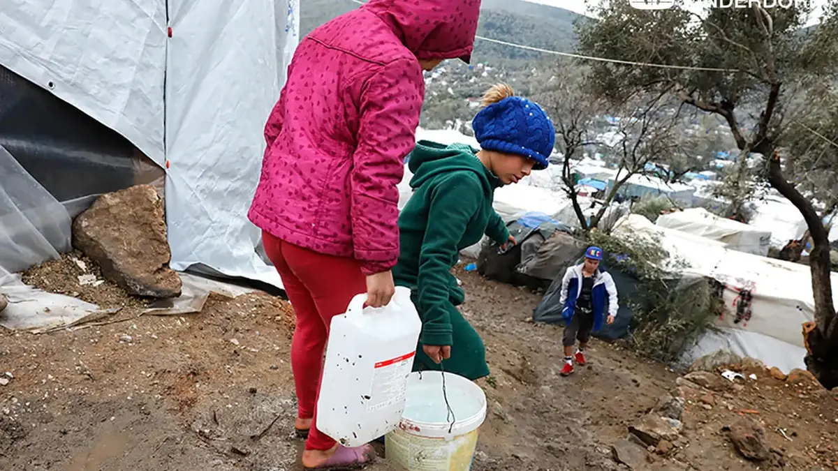sos-kinderdorf-moria-camp-wasserversorgung ©SOS-Kinderdorf-GiorgosMoutafis .jpg